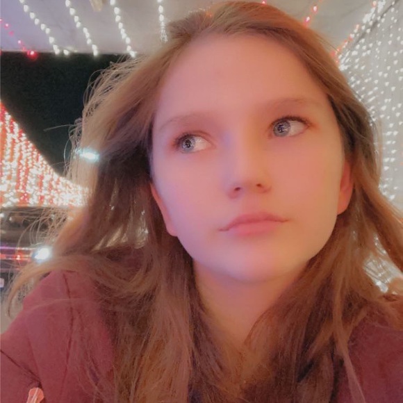 Meet your Posher, Maya - Picture 6 of 6